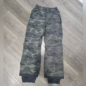 Sportcaster Kids Camouflage Cargo snow  Pants size 12/14. like new